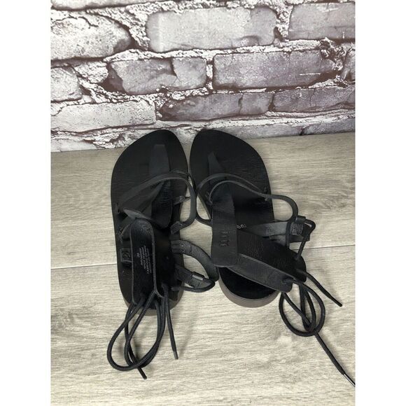 Free People Vacation Day Black Leather Gladiator Thong Sandal Size 39EU/8.5M US - Picture 5 of 16